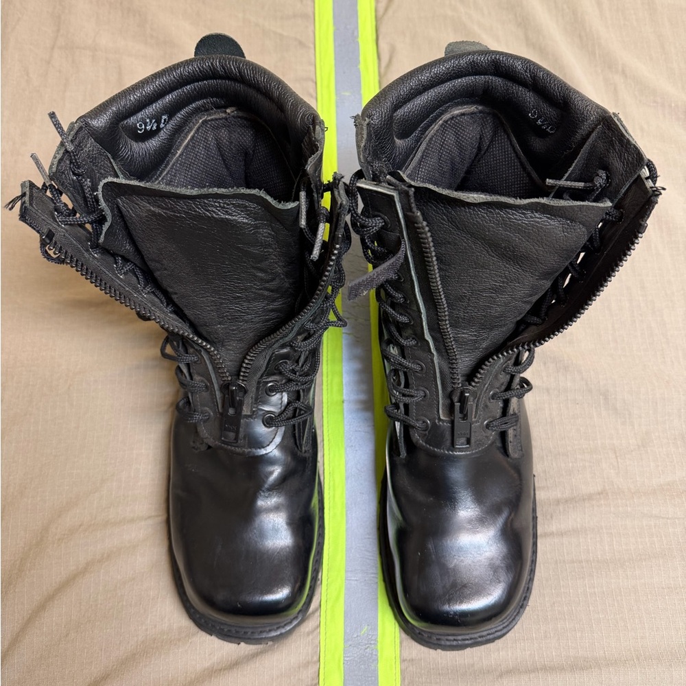 Firefighter station / duty boot